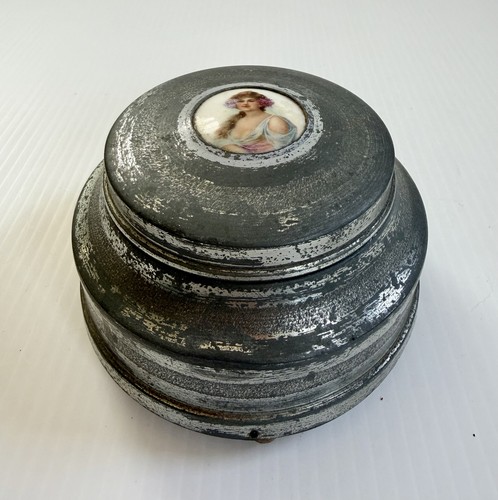 Vtg antique metal powder puff - vtg/,