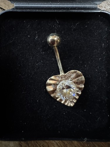 Gold single stone heart - ct,
