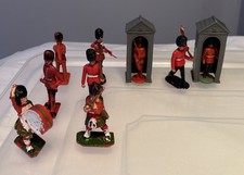 9 x Vintage Kelloggs Plastic