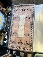 Beautiful Vintage Hand Tufted Latch Hook Wool Rug - Pink White Floral 27”x53”