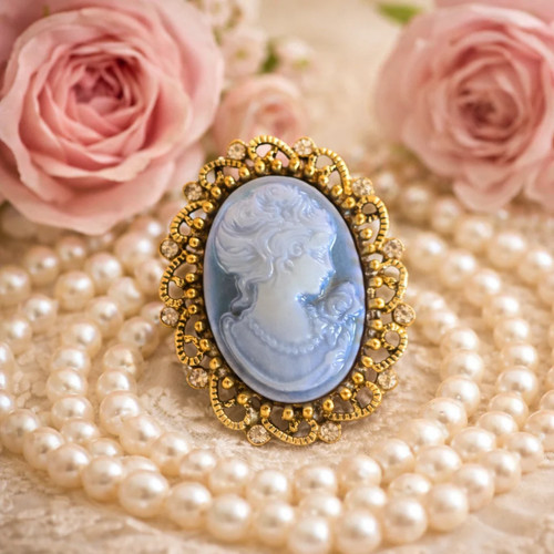 Light blue cameo crystal - light,
