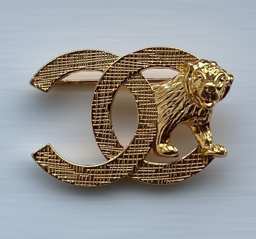 Chanel lion brooch - cc, pin