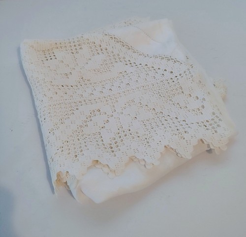 Vintage white lace tablecloth - white,