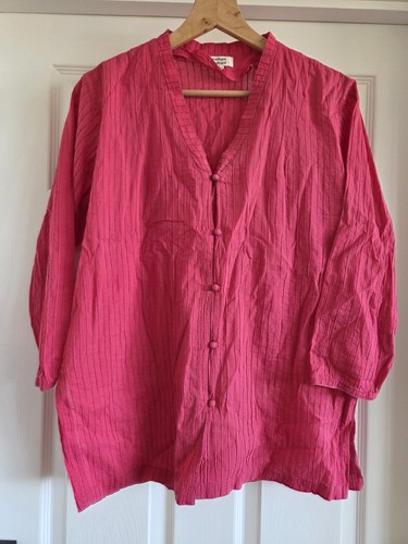 Culture vulture pink button - culture,