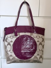 Coach Authentic Signature