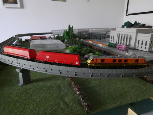 Graham farish gauge class 90 - graham,