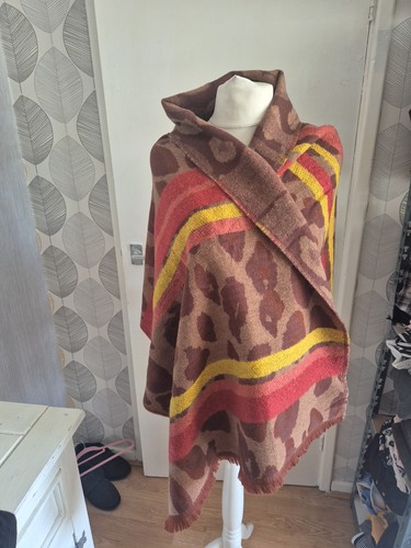 Ladies bnwt papaya shawl - 'papaya', shawl/