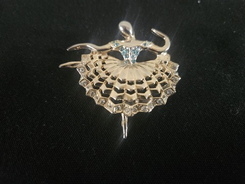 Vintage ballerina brooch pin - ballerina,