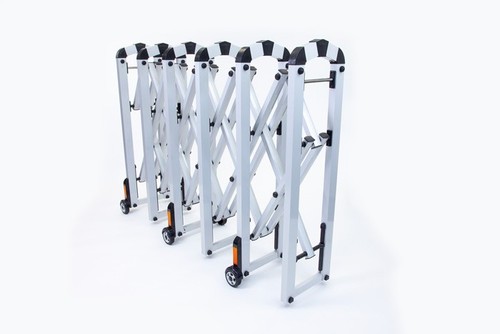Retractable safety barrier - retractable,