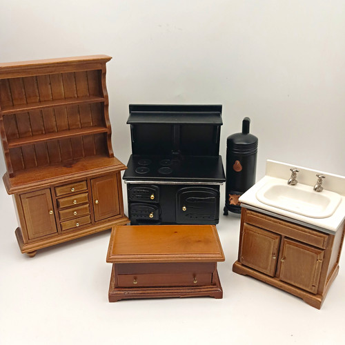 Vintage dolls house - dolls, 1:12
