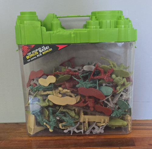 Plastic toy soldiers army - plastic, soldiers/army