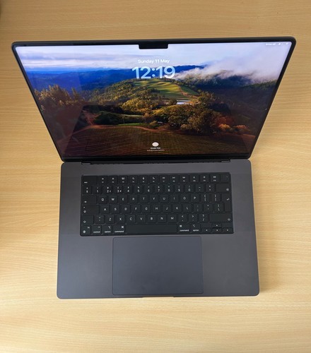 Macbook pro inch - m3, brand