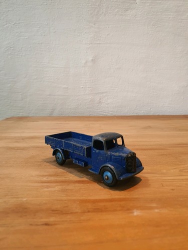 Dinky toys blue austin wagon - austin,