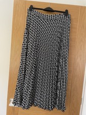 Zara Geometric pattern, pleated Black/White Midi Skirt Size XL