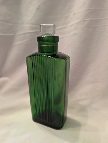 Antique ribbed chemist - ribbed, green