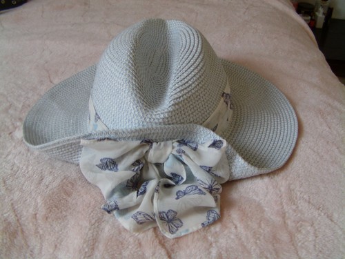Pale blue straw effect - sun, hat