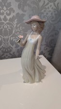 Nao LLADRO Porcelain Figurine