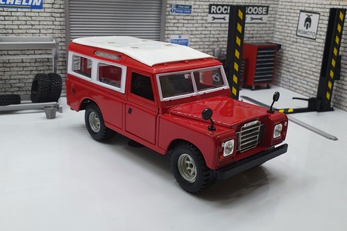 Land rover series red - land,