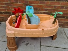 Little Tikes Island Wavemaker  Water Table