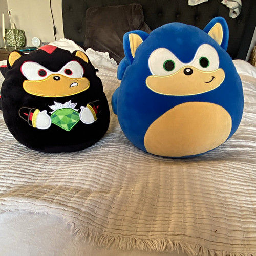 Squishmallows sonic shadow - &,