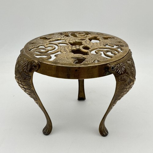 Vintage brass trivet - trivet, grape