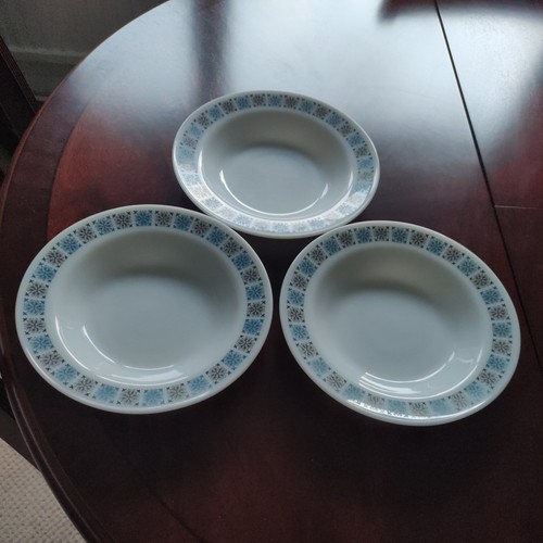 Pyrex chelsea rimmed - pyrex,