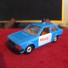 Corgi police car escort gl - police,