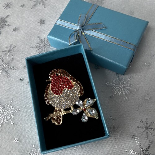 Stunning christmas robin - christmas,