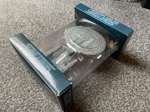 Corgi cc96603 die cast - corgi, uss