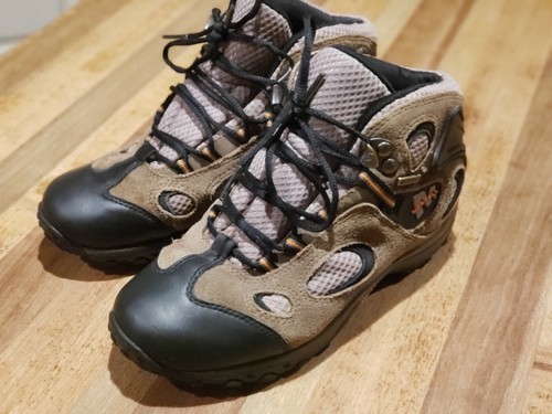 Merrell boots size - 4, youth