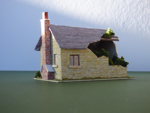 Scale model dilapidated - oo,