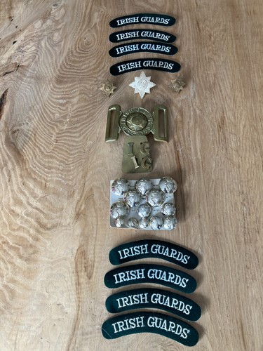 Irish guards badges buttons - badges,,