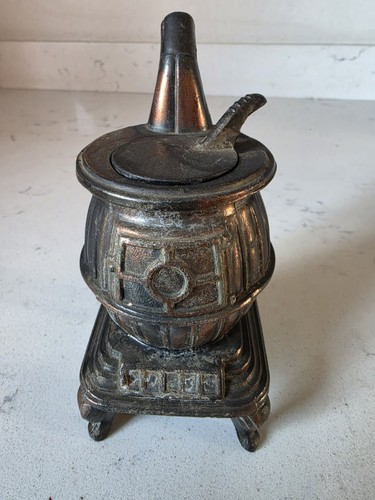 Vintage cast iron pot - pot, belly