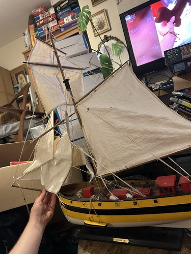 Model ship hms hunter - model,