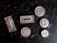 NOMINATORS 6d 3d 1d Sega Badge COIN ENTRYS 1d Pennies Only ONE ARM BANDITS ALWIN