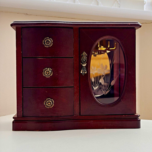 Vintage wooden jewellery box - wooden,
