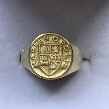 10ct  gold signet ring with Marianopolis college crest size I , 4 gram (AcA3.13)