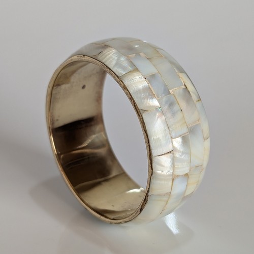 White cream mother pearl - cream,