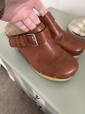 CLARKS TAN LEATHER CLOGS SIZE