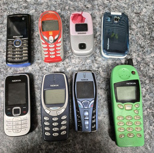 Vintage mobile phone bundle - phone,