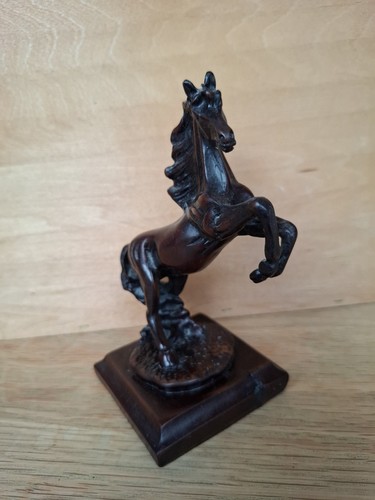 Stunning wooden rearing - stunning,