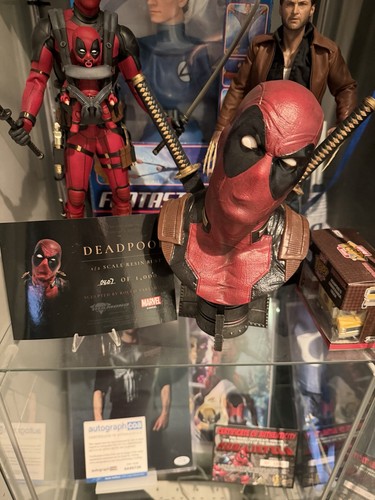 Deadpool scale resin - 1/2,