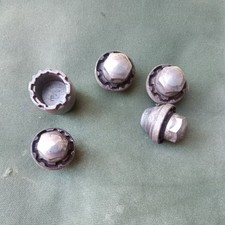 2018 HYUNDAI TUCSON LOCKING WHEEL NUTS SET WITH KEY