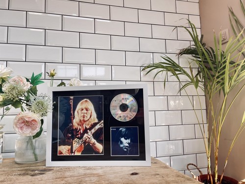 Joni mitchell hand signed - mitchell,