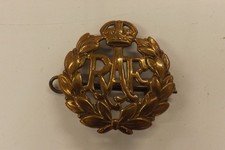 MILITARY BADGE RAF ROYAL AIR FORCE KINGS CROWN 4.5CMS BY 4CMS (690)