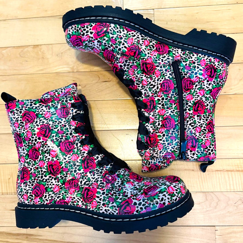 Torrid 5ww wide betsey - 11.5ww,