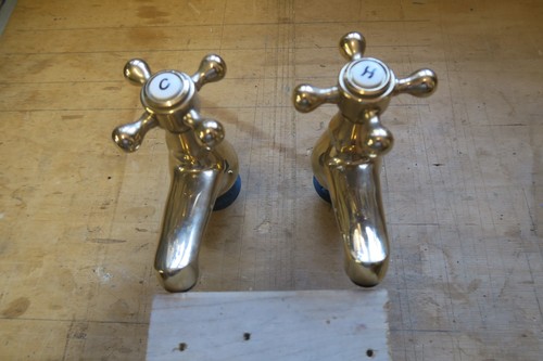Basin taps gold - , 1/2