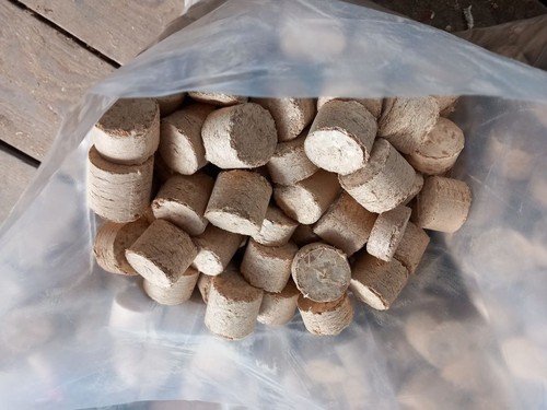 Wood waste briquettes