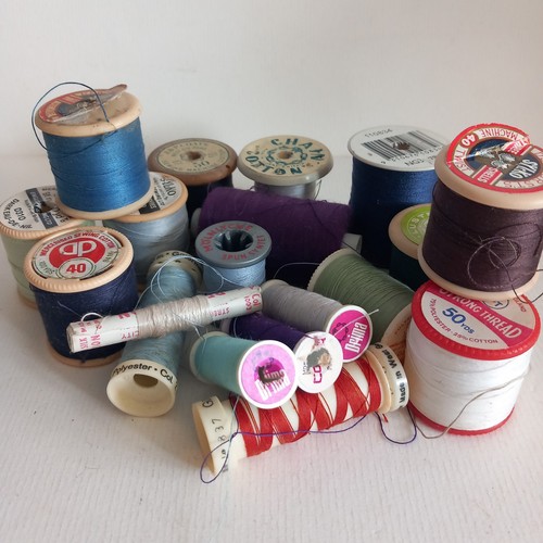 Vtg cotton reels plastic wood - reels,
