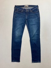 LEVI’S SLIGHT CURVE SKINNY